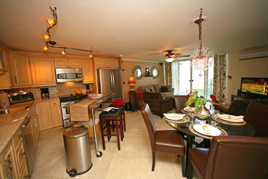 Royal Hawaiian Beach Front Luxury 314, Vacation Rental in Hauula North